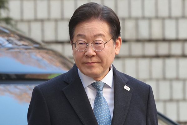 수 성향 지지자들이 윤석열 대통령 탄핵 인용 시 폭력 사태를 예고하자 이재명 더불어민주당 대표가 경고했다. 사진은 이재명 더불어민주당 대표가 공식선거법 위반 혐의 항소심 5차 공판에 출석하는 모습. /사진=뉴시스