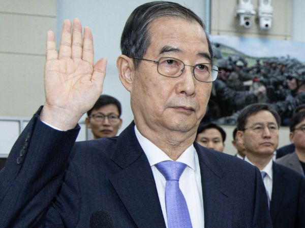 한덕수 국무총리 탄핵소추 사건에 대한 헌법재판소의 결론이 이번주 내에는 나오기 어려울 것이라는 관측이 나온다. 사진은 한덕수 국무총리가 지난달 25일 오전 서울 여의도 국회에서 열린 윤석열 정부의 비상계엄 선포를 통한 내란 혐의 진상규명 국정조사 제5차 청문회에서 증인선서를 하고 있는 모습. /사진=뉴스1