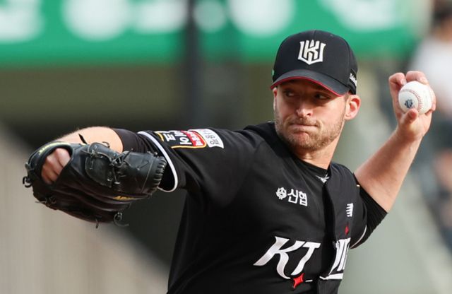 샌디에이고 파드리스에 입단한 웨스 벤자민이 시범경기 첫 등판을 삼자범퇴로 마쳤다. 사진은 2024시즌 KT위즈에서 활약한 웨스 벤자민의 모습. /사진=뉴시스