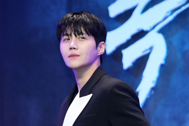 배우 김선호가 최근 판타지오와 전속 계약을 맺은 가운데, 거액의 계약금설에 휩싸였다. 사진은 지난해 7월 서울 강남구 그랜드 인터컨티넨탈 서울 파르나스에서 열린 디즈니+ 오리지널 시리즈 '폭군'(감독 박훈정) 제작보고회 참석한 배우 김선호. /사진=뉴시스