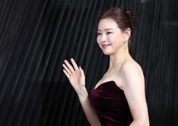 배우 이하늬가 딸 출산 3년 만에 둘째를 임신했다. 사진은 이하늬가 지난해 12월21일 서울 마포구 상암동 SBS 프리즘타워에서 열린 '2024 SBS 연기대상' 레드카펫 행사에 참석한 모습. /사진=뉴스1