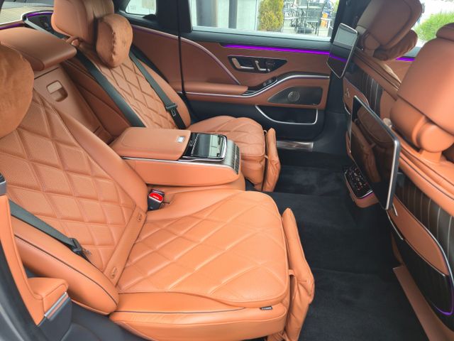 비행기 퍼스트 클래스 좌석에 버금가는 마이바흐 S680의 넓은 실내 모습./사진=김이재 기자