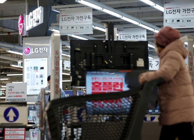 LG전자와 삼성전자가 홈플러스에 대한 제품 출하를 일시중단했다. 사진은 6일 서울 시내 한 홈플러스 매장. /사진=뉴시스