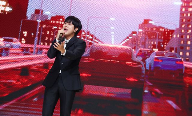 가수 이무진이 2023년 7월13일 오후 서울 중구 크레스트72에서 열린 '2023 방송광고 페스티벌' 시상식에 참석해 축하 공연을 선보이고 있다./사진=머니투데이