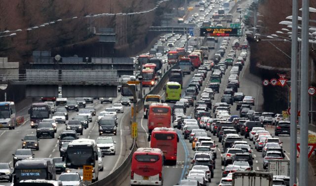 9일 전국 고속도로 상황이 주목된다. 사진은 지난 1월30일 서울 서초구 잠원IC 인근 경부고속도로. /사진=뉴시스