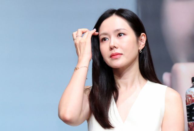 배우 손예진이 지난해 강남 한복판에 새로 지은 건물이 반년 넘게 공실 상태인 것으로 알려졌다.사진은 지난해 7월 경기 부천시 현대백화점 중동점에서 열린 제28회 부천국제판타스틱영화제(BIFAN) 올해의 배우 특별전 기자회견에 참석한 배우 손예진. /사진=뉴시스