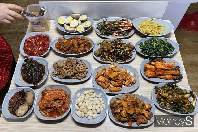 서울 서대문구 창천동에 위치한 A하숙의 저녁 반찬이다. A하숙은 점심, 저녁 하루 2번씩 식사를 제공한다. /사진=이소연 기자