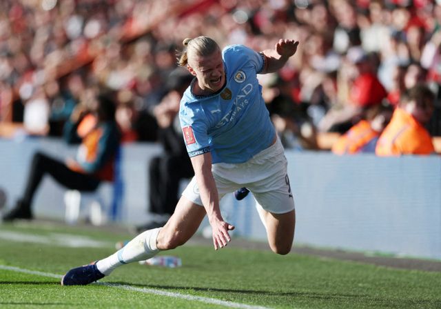 맨체스터 시티가 엘링 홀란드의 발목 부상 소식을 발표했다.사진은 지난달 31일(한국시각) 영국 본머스 바이탤러티 스타디움에서 열린 2024-25 FA컵 8강 본머스와 맨체스터 시티의 경기에 선발 출전한 엘링 홀란이 부상을 당하는 모습. /사진=로이터