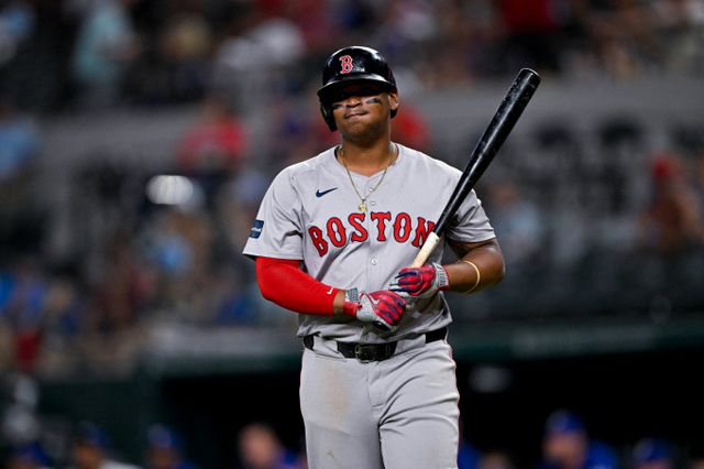라파엘 데버스가 심각한 부진에 빠졌다. 사진은 2024시즌 보스턴 레드삭스에서 활약한 라파엘 데버스의 모습. /사진=로이터