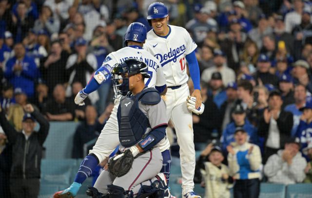 LA다저스가 애틀랜타 브레이브스를 꺾고 6연승을 달성하며 개막전 이후 상승세를 이어갔다. 사진은 1일(한국시각) 미국 켈리포니아주 로스앤젤레스 다저 스타디움에서 열린 애틀랜타 브레이브스와 LA다저스의 경기에 출전한 오타니 쇼헤이의 모습. /사진=로이터