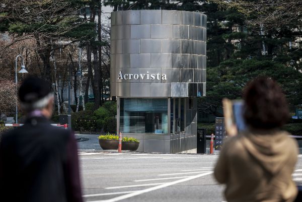  윤석열 전 대통령 부부가 늦어도 이번 주말 안에 대통령 관저에서 퇴거해 사저인 아크로비스타로 거처를 옮길 예정이다. 사진은 서울 서초구 주상복합 건물 아크로비스타. /사진=뉴시스