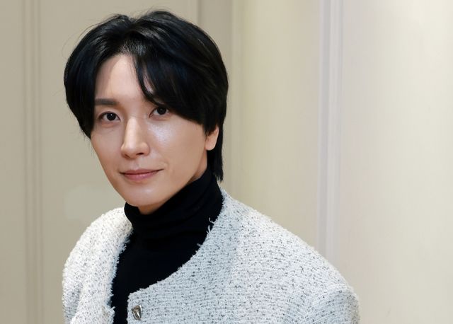 슈퍼주니어 이특이 집안에 무단 침입한 사생팬에 경고했다.사진은 지난달 서울 성동구 SM 엔터테인먼트 사옥에서 'K-페르소나' 정덕현 문화평론가와 인터뷰를 앞두고 포즈를 취한 그룹 슈퍼주니어 멤버 이특. /사진=뉴스1