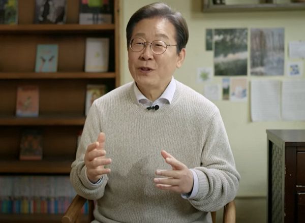 이재명 더불어민주당 전 대표가 제21대 대통령 선거 출마 영상을 공개했다. 사진은 이 전 대표가 실용주의를 앞세워 더 행복한 삶을 지향하는 '잘사니즘' 등을 강조하는 모습. /사진=유튜브 채널 '이재명' 캡처