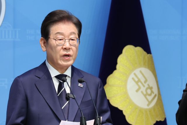 이재명 더불어민주당 전 대표가 ‘장래 대통령감’ 선호도 조사에서 올해 들어 최고치를 기록했다. 사진은 제21대 대통령선거 출마를 선언한 이 전 대표가 11일 오전 서울 여의도 국회 소통관에서 기자회견을 열고 비전 및 캠프 인선을 발표하고 있는 모습 /사진=뉴스1 