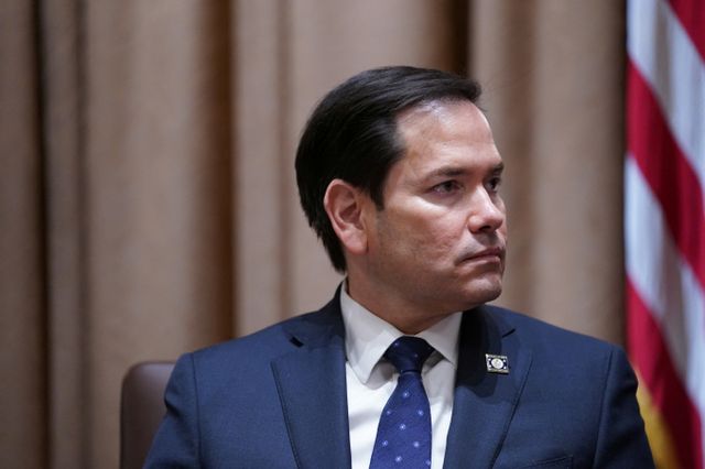 미국과 이란 대표단이 오는 12일(이하 현지시각) 오만에서 직접 만난다. 사진은 마코 루비오 미국 국무장관이 지난 10일 미국 워싱턴D.C 백악관에서 열린 회의에 참석한 모습. /사진=로이터 