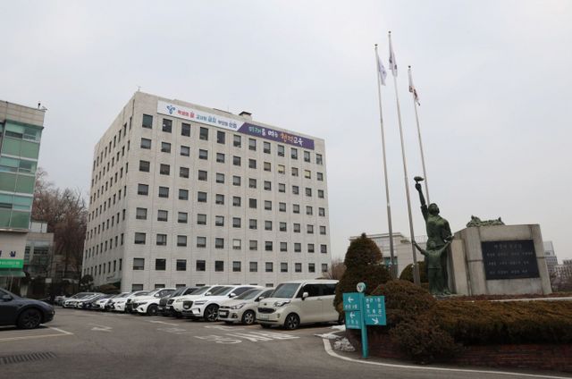 전국교직원노동조합이 서울 목동 지역 교사 폭행 사건은 심각한 교권 침해 상황이라며 교육당국에 재발 방지 대책을 요구했다. 사진은 서울 종로구 서울시교육청 본청의 모습 /사진제공=서울시교육청