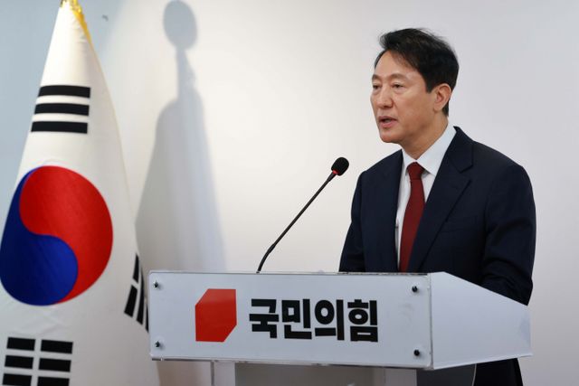 오세훈 서울시장과 이정현 전 새누리당 대표 등 보수진영 대선 유력 후보들이 12일 대통령 선거 불출마를 공식 선언했다. 사진은 오 시장이 12일 제21대 대통령 선거 불출마를 선언했다. /사진=뉴시스