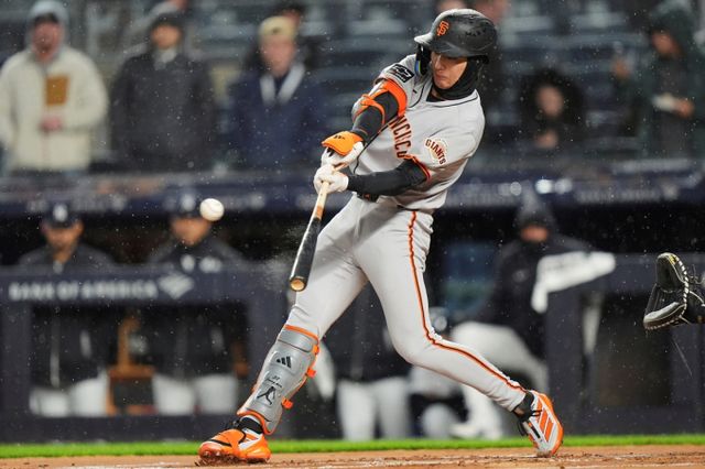 미국 메이저리그(MLB) 샌프란시스코 자이언츠의 이정후가 12일(한국 시각) 미국 뉴욕 양키스타디움에서 열린 2025 MLB 정규시즌 뉴욕 양키스와의 경기 1회에 3점 홈런을 날렸다. /사진=AP