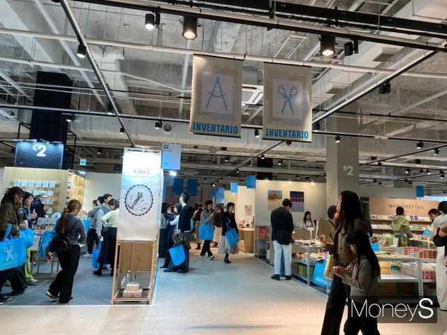 '텍스트힙'(text hip) 열풍에 문구업계도 덩달아 매출이 상승하고 있다. 사진은 지난 2일부터 6일 열린 29CM ‘인벤타리오: 2025 문구 페어’. /사진=독자제공