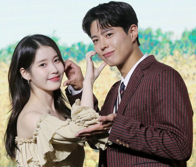 넷플릭스 시리즈 '폭싹 속았수다'의 흥행으로 극 중 주인공이 앓았던 혈액암 '다발성 골수종'에 대한 관심도 높아지고 있다. 사진은 넷플릭스 시리즈 '폭싹 속았수다' 제작발표회에 참석한 아이유와 박보검. /사진=스타뉴스