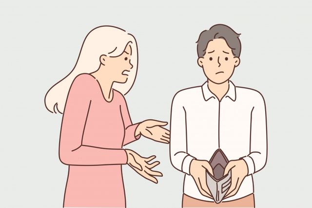 아르바이트생에게 월급과 퇴직금을 나눠서 지급하겠다고 한 자영업자를 향해 비판이 잇따랐다. /자료사진=이미지투데이