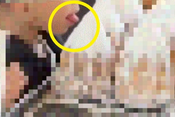 서울의 한 빵집에서 어린 아이가 혀를 내밀어 진열된 빵을 맛보는 듯한 영상이 소셜네트워크서비스(SNS)와 온라인 커뮤니티에 확산되며 갑론을박이 이어지고 있다. /사진=온라인커뮤니티 캡처