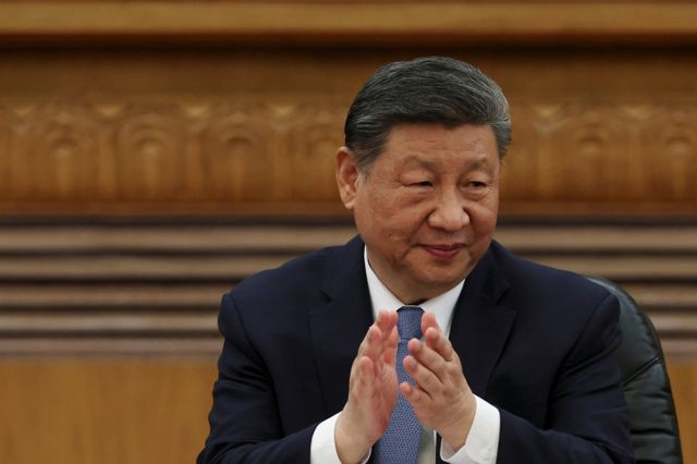 중국이 전 세계 첨단 산업에서 필수적인 희토류와 자석 수출을 지난 4일부터 중단했다. 사진은 시진핑 중국 국가주석이 지난달 28일 중국 베이징 인민대회당에서 해외 기업 지도자들과 회동한 모습. /사진=로이터