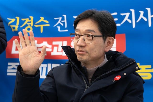 김경수 전 경남도지사가 13일 충남 세종시에서 대선 출마를 선언할 예정이다. 사진은 지난달 16일 서울 종로구 경복궁역 인근 농성장에서 당시 윤석열 대통령의 파면을 촉구하며 단식 농성을 진행하던 김 전 지사. /사진=뉴스1