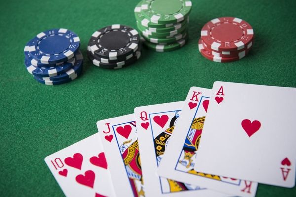 도박에 빠진 할아버지가 손녀인 자신에게까지 돈을 빌려 고민이라는 사연이 전해졌다. 사진은 기사와 직접적인 관련이 없음. /사진=이미지투데이