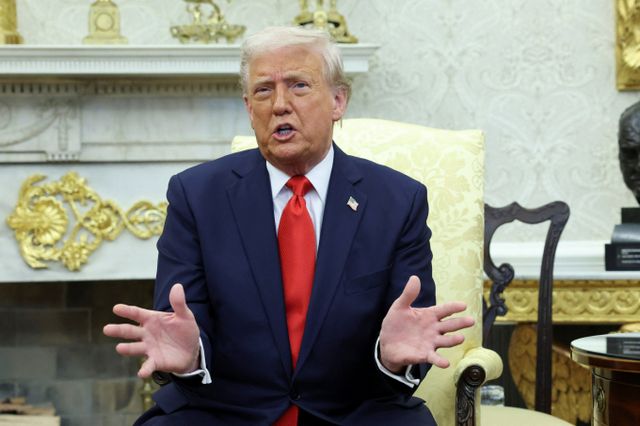 도널드 트럼프 미국 대통령이 자동차 관련 관세를 추가 유예를 시사했다. 사진은 트럼프 대통령이 지난 14일(현지시각) 미국 워싱턴D.C 백악관에서 나이브 부켈레 엘살바도르 대통령과 회담한 모습. /사진=로이터