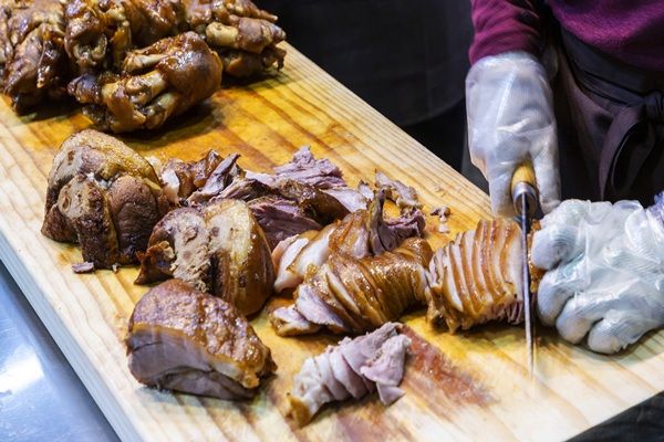 아내 명의 족발집을 운영한 공무원이 징계받자 억울하다며 행정소송을 냈으나 패소했다. /자료사진=이미지투데이