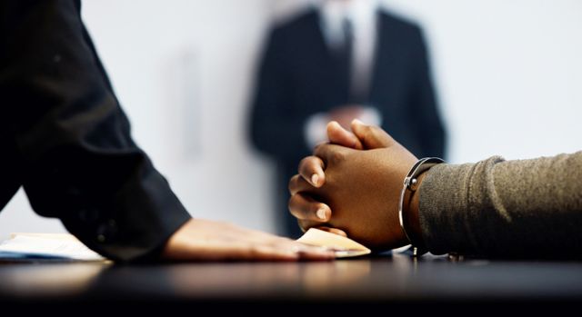 3살 자녀가 차 밖으로 떨어진 줄 모르고 계속 운전한 아버지가 경찰 조사를 받고 있다. 사진은 기사내용과 무관함. /사진=이미지투데이