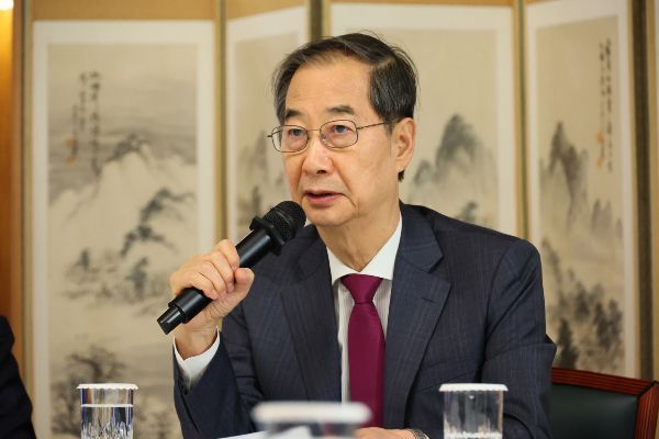 박지원 더불어민주당 의원이 한덕수 대통령 권한대행 국무총리가 대선에 나오지 못 할 것이라고 내다봤다. 사진은 한덕수 대통령 권한대행 국무총리가 지난 14일 서울 종로구 삼청동 총리공관에서 열린 경제안보전략 TF 회의에서 발언을 하는 모습. /사진=뉴스1(총리실 제공)