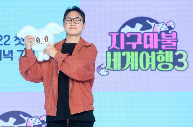 비만 치료제 없이 일상 속에서 건강한 다이어트를 하는 방법이 주목된다. 여행 크리에이터 빠니보틀이 지난달 20일 오전 서울 마포구 쇼킹케이팝센터에서 열린 ENA 예능 프로그램 '지구마불 세계여행3' 제작발표회에서 포즈를 취하고 있다. /사진=뉴시스