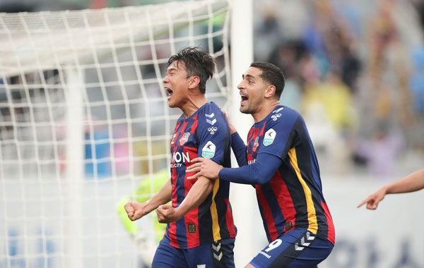 수원FC 수비수 이현용이 시즌 첫승을 이끈 결승골로 8라운드 MVP에 선정됐다. /사진=수원FC 홈페이지 캡처