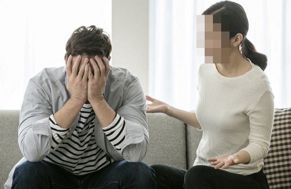 자기 몰래 코인 투자해서 큰 이익을 얻은 아내와 이혼을 고민 중인 남성의 사연이 전해졌다. 사진은 기사의 이해를 돕기 위한 삽화. /삽화=이미지투데이