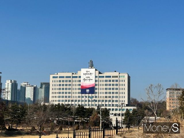 경찰 국가수사본부 비상계엄 특별수사단이 16일 대통령실과 한남동 공관촌에 대한 압수수색에 나섰다. 사진은 지난 2월 서울 용산구 용산공원에서 바라본 대통령실 전경. /사진=김유림 기자