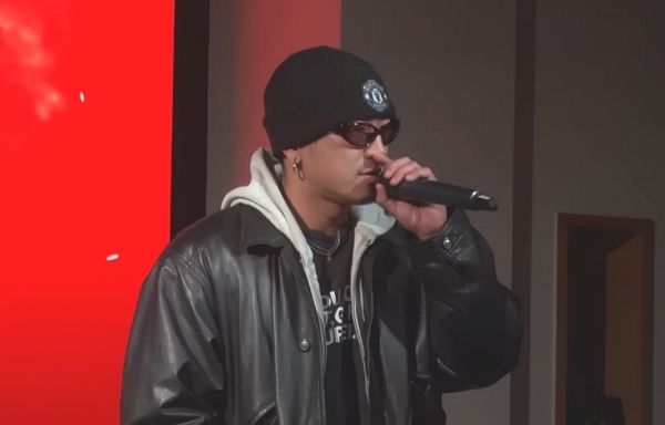 불법 촬영 및 유포 혐의로 징역 1년을 살다 출소한 뱃사공이 자신의 범죄를 희화화하는 스탠드업 코미디에 출연해 논란이 일었다. 사진은 유튜브 채널 '펀치라인 COMIC'에 출연한 래퍼 뱃사공 모. /사진=유튜브 채널 '펀치라인스 COMIC' 캡처