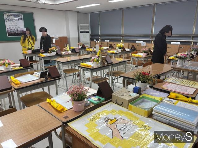 세월호 참사 11주기를 맞이했지만 여전히 많은 시민들이 단원고 학생들을 기억했다. 사진은 16일 경기 안산시 단원구 4·16기억교실의 모습. /사진=최진원 기자