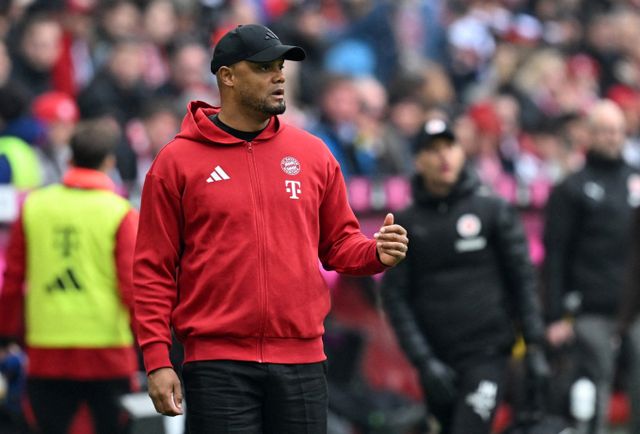 뱅상 콩파니 바이에른 뮌헨 감독이 치명적 수비 실수를 저지른 김민재를 감쌌다. 사진은 2024-25시즌 바이에른 뮌헨을 지휘하는 뱅상 콩파니 감독의 모습. /사진=로이터