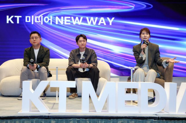 KT가 16일 안다즈 서울 강남 호텔에서 ‘KT그룹 미디어토크’ 행사를 개최해 ‘KT 미디어 뉴웨이’ 전략을 소개했다. 사진은 이날 행사에 참여한 정근욱(왼쪽부터) KT스튜디오지니 대표, 신종수 KT 미디어전략본부장, 김채희 KT 미디어부문장. /사진=KT