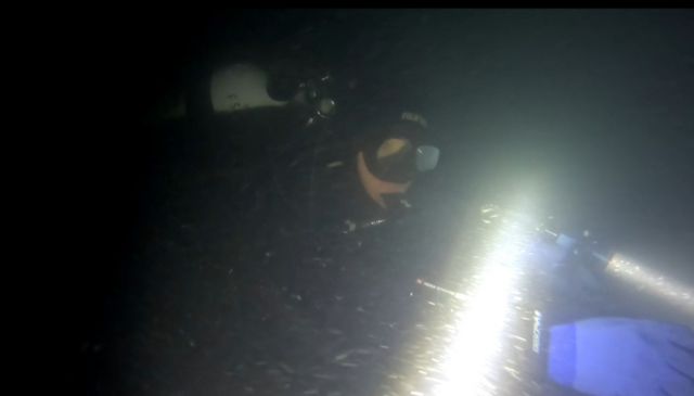 전남 여수시 해상에서 침몰한 제22서경호 6번째 실종자가 발견됐다. 사진은 지난 2월15일 전남 여수해양경찰서 수색 대원들이 제22서경호 실종자를 찾기 위해 수중 수색 작업을 하고 있는 모습. /사진=여수해경 제공