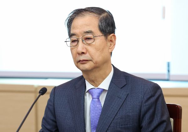 대통령 권한대행이 헌법재판관 후보자를 지명하지 못하도록 규정한 법안이 국회 본회의를 통과했다. 사진은 한덕수 대통령 권한대행 국무총리가 17일 정부서울청사에서 열린 제6차 2025년 아시아태평양경제협력체(APEC) 정상회의 준비위원회에 참석한 모습. /사진=뉴시스