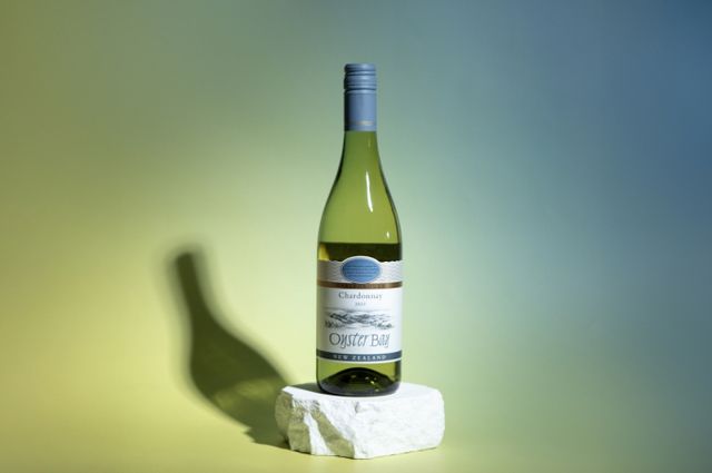 종합주류기업 아영FBC가 뉴질랜드 와인 브랜드 오이스터베이 샤르도네를 국내 시장에 새롭게 선보인다고 17일 알렸다. /사진=아영FBC