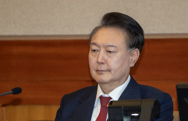 법원이 내란 혐의를 받는 윤석열 전 대통령의 법정 촬영을 허가했다. 사진은 윤석열 대통령이 탄핵심판 10차 변론 기일에 출석한 모습. /사진=뉴스1