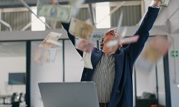 도박과 술에 빠진 남편과 이혼을 고민 중인 여성의 사연이 전해졌다. 사진은 기사와 관련 없는 삽화. /삽화=이미지투데이