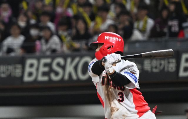 KIA타이거즈 김선빈이 부상을 극복했다. 사진은 2025시즌 KIA타이거즈에서 활약한 김선빈의 모습. /사진=뉴시스 /사진=