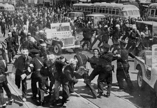 전국적인 시위로 이승만 정권이 붕괴되면서 대한민국 민주주의의 전환점을 맞은 4·19혁명은 부정 선거에 대한 국민적 분노에서 비롯됐다. 사진은 4.19 혁명 당시 거리로 나온 학생들의 모습. /사진=행정안전부 국가기록원 캡처