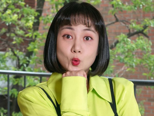 박나래 자택에서 수천만원 상당의 금품을 훔친 피의자가 검찰에 넘겨졌다. 사진은 박나래가 지난해 4월26일 진행된 LG U+모바일 예능 '내편하자' 기자간담회를 위해 포즈를 취하고 있는 모습. /사진=스타뉴스(LGU+ 제공)