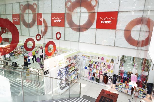 다이소 창업주 박정부 회장의 차녀 박영주 대표가 아성그룹 3개사의 경영에 모두 참여하면서 다이소의 지배구조와 2세 승계에 업계가 주목하고 있다. 서울 시내 한 다이소 매장. /사진=뉴시스